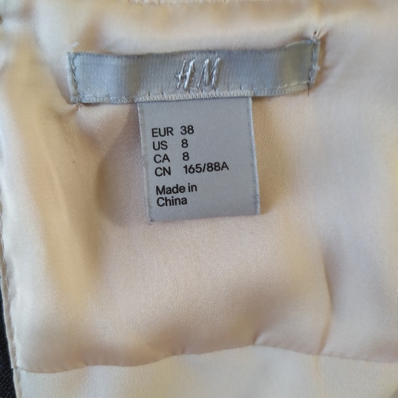 H&M Cream Black V Neck Faux Wrap Dress - Picture 7 of 8